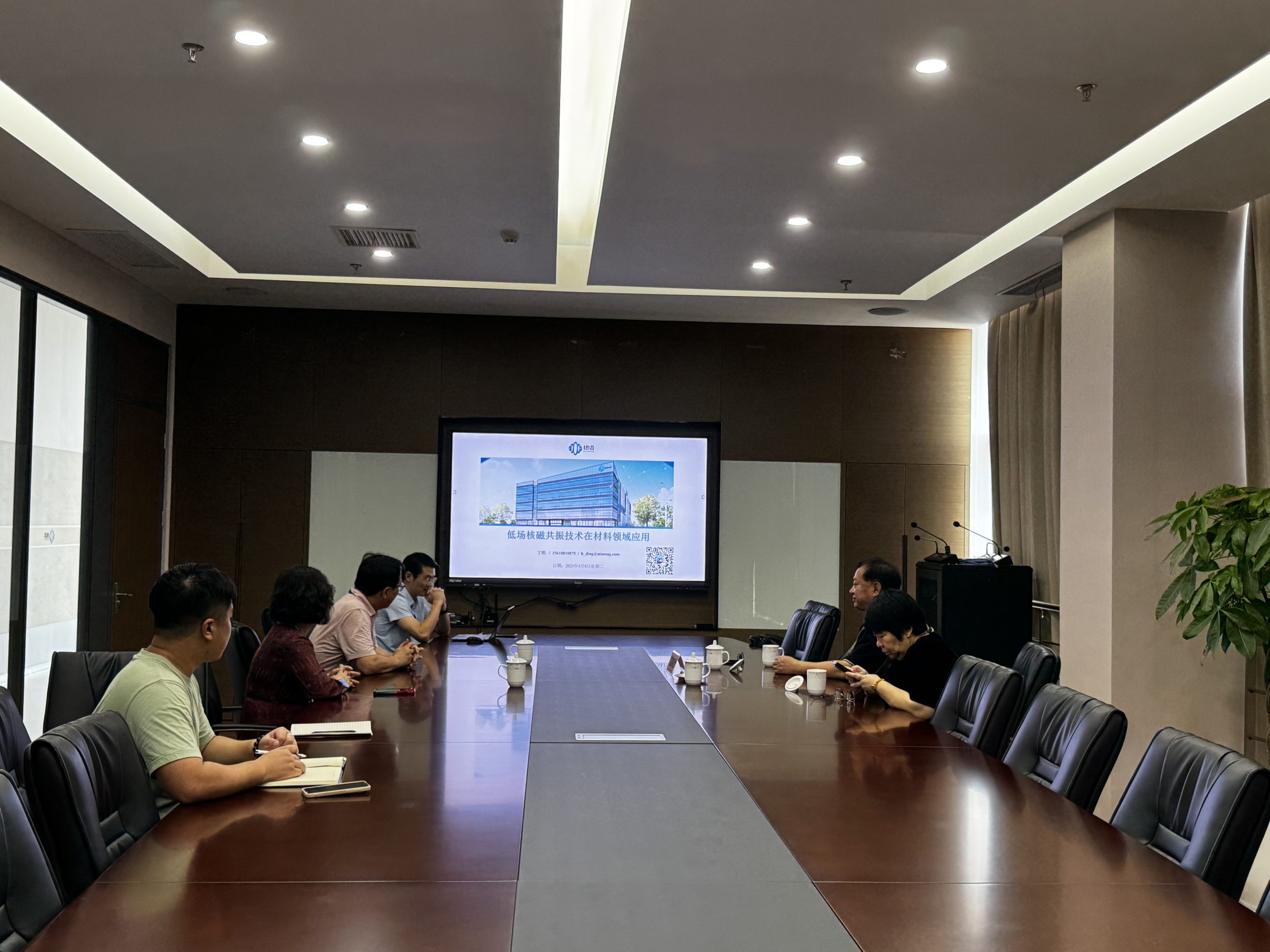 中国科学院江雷院士莅临mile(中国)官方网站考察指导！